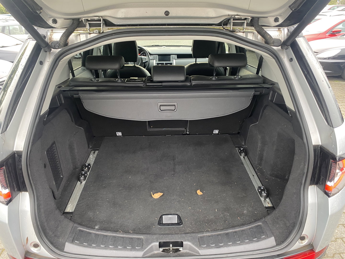 Land Rover Discovery Sport 2.0 TD4 HSE Luxury AWD [⚠️] *NAVI-FULLMAP | BI-XENON | LEATHER | MERIDIAN-SURROUND | CAMERA | ECC | PDC | CRUISE | LANE-ASSIST | MEMORY-PACK | PRIVACY-GLASS | TOWBAR | HEATED-COMFORTSEATS | LANE-ASSIST | 19"ALU*