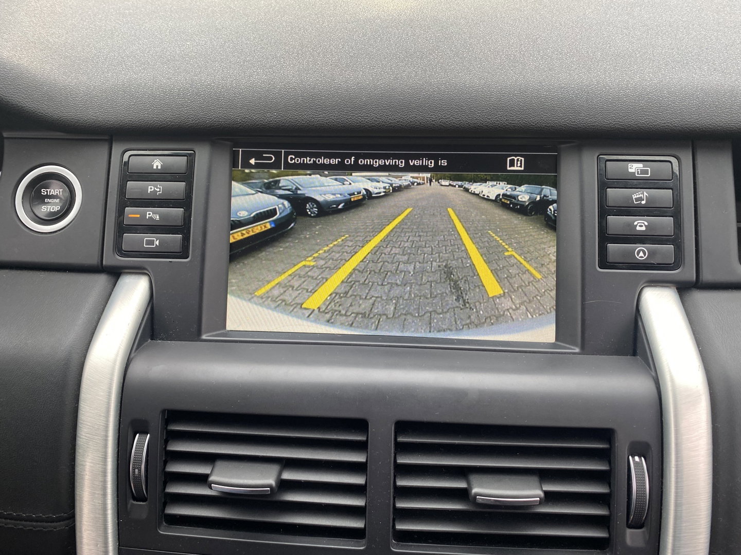 Land Rover Discovery Sport 2.0 TD4 HSE Luxury AWD [⚠️] *NAVI-FULLMAP | BI-XENON | LEATHER | MERIDIAN-SURROUND | CAMERA | ECC | PDC | CRUISE | LANE-ASSIST | MEMORY-PACK | PRIVACY-GLASS | TOWBAR | HEATED-COMFORTSEATS | LANE-ASSIST | 19"ALU*