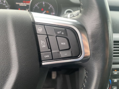 Land Rover Discovery Sport 2.0 TD4 HSE Luxury AWD [⚠️] *NAVI-FULLMAP | BI-XENON | LEATHER | MERIDIAN-SURROUND | CAMERA | ECC | PDC | CRUISE | LANE-ASSIST | MEMORY-PACK | PRIVACY-GLASS | TOWBAR | HEATED-COMFORTSEATS | LANE-ASSIST | 19"ALU*