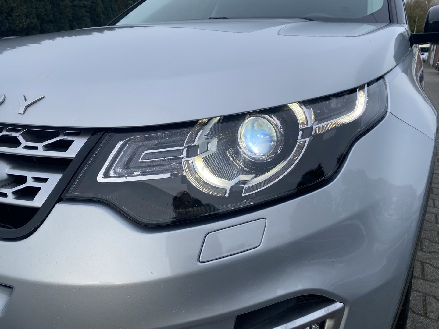Land Rover Discovery Sport 2.0 TD4 HSE Luxury AWD [⚠️] *NAVI-FULLMAP | BI-XENON | LEATHER | MERIDIAN-SURROUND | CAMERA | ECC | PDC | CRUISE | LANE-ASSIST | MEMORY-PACK | PRIVACY-GLASS | TOWBAR | HEATED-COMFORTSEATS | LANE-ASSIST | 19"ALU*