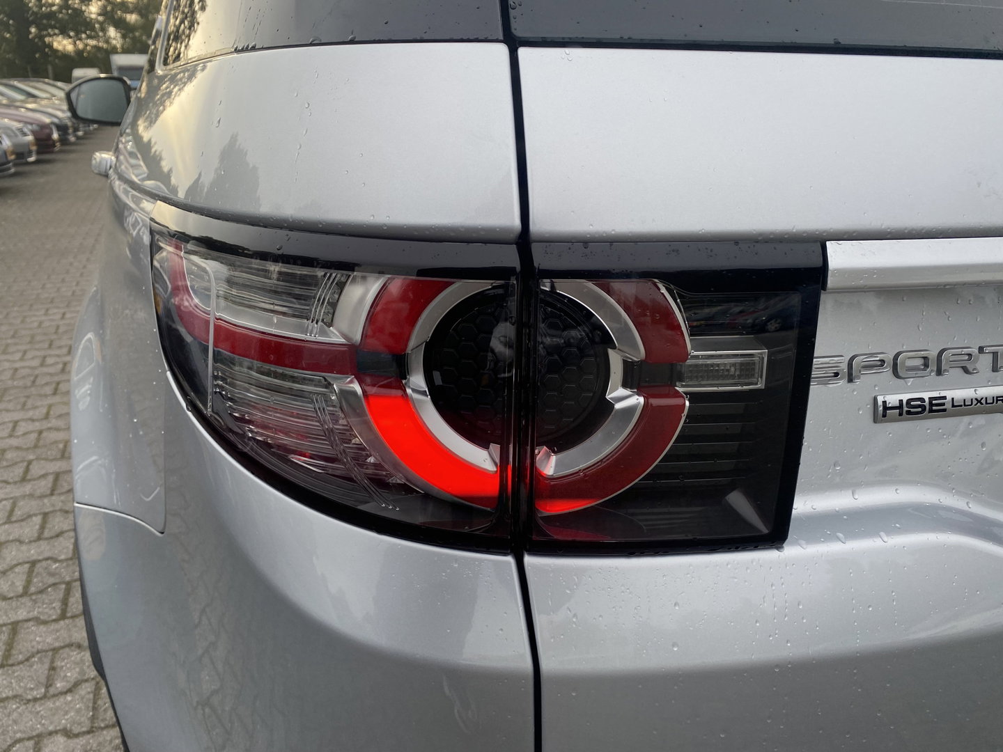 Land Rover Discovery Sport 2.0 TD4 HSE Luxury AWD [⚠️] *NAVI-FULLMAP | BI-XENON | LEATHER | MERIDIAN-SURROUND | CAMERA | ECC | PDC | CRUISE | LANE-ASSIST | MEMORY-PACK | PRIVACY-GLASS | TOWBAR | HEATED-COMFORTSEATS | LANE-ASSIST | 19"ALU*
