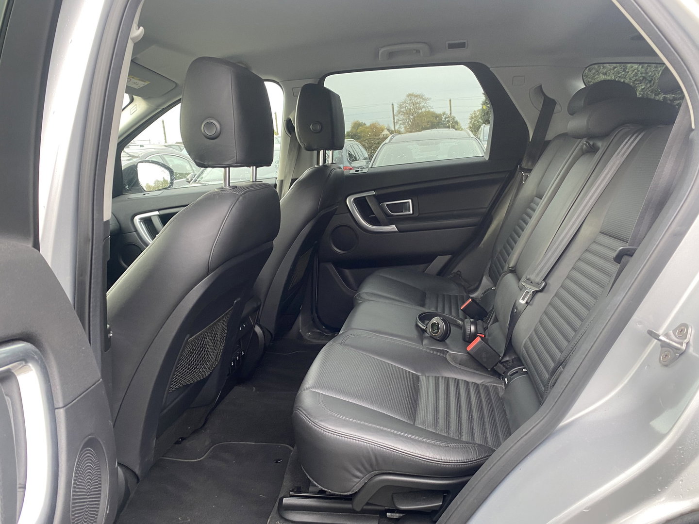 Land Rover Discovery Sport 2.0 TD4 HSE Luxury AWD [⚠️] *NAVI-FULLMAP | BI-XENON | LEATHER | MERIDIAN-SURROUND | CAMERA | ECC | PDC | CRUISE | LANE-ASSIST | MEMORY-PACK | PRIVACY-GLASS | TOWBAR | HEATED-COMFORTSEATS | LANE-ASSIST | 19"ALU*