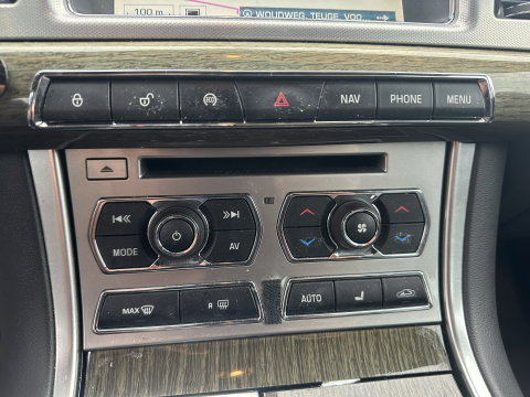 Jaguar XF 2.2D Aut. *LEATHER  | BI-XENON | NAVI-FULLMAP | CAMERA | ECC | PDC | CRUISE | HEATED-COMFORTSEATS | KEYLESS | SHIFTPADDLES | TOWBAR | 17"ALU*