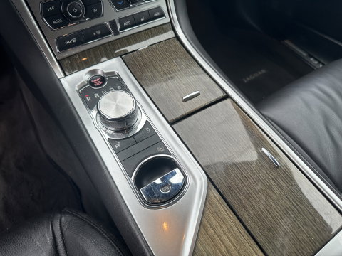 Jaguar XF 2.2D Aut. *LEATHER  | BI-XENON | NAVI-FULLMAP | CAMERA | ECC | PDC | CRUISE | HEATED-COMFORTSEATS | KEYLESS | SHIFTPADDLES | TOWBAR | 17"ALU*