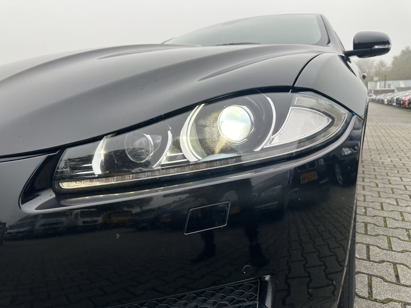 Jaguar XF 2.2D Aut. *LEATHER  | BI-XENON | NAVI-FULLMAP | CAMERA | ECC | PDC | CRUISE | HEATED-COMFORTSEATS | KEYLESS | SHIFTPADDLES | TOWBAR | 17"ALU*