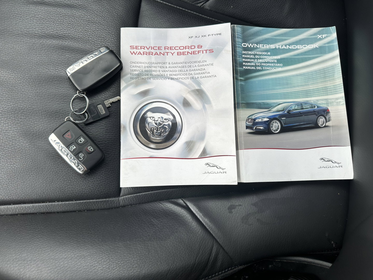 Jaguar XF 2.2D Aut. *LEATHER  | BI-XENON | NAVI-FULLMAP | CAMERA | ECC | PDC | CRUISE | HEATED-COMFORTSEATS | KEYLESS | SHIFTPADDLES | TOWBAR | 17"ALU*