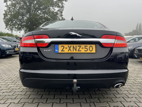 Jaguar XF 2.2D Aut. *LEATHER  | BI-XENON | NAVI-FULLMAP | CAMERA | ECC | PDC | CRUISE | HEATED-COMFORTSEATS | KEYLESS | SHIFTPADDLES | TOWBAR | 17"ALU*