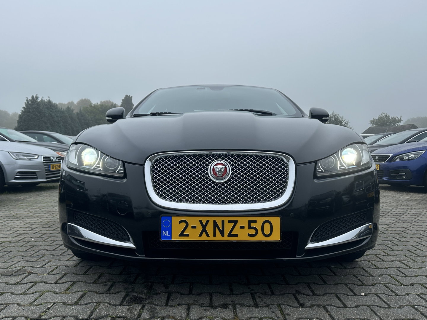 Jaguar XF 2.2D Aut. *LEATHER  | BI-XENON | NAVI-FULLMAP | CAMERA | ECC | PDC | CRUISE | HEATED-COMFORTSEATS | KEYLESS | SHIFTPADDLES | TOWBAR | 17"ALU*