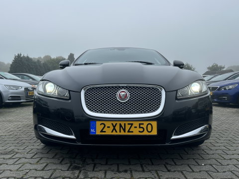 Jaguar XF 2.2D Aut. *LEATHER  | BI-XENON | NAVI-FULLMAP | CAMERA | ECC | PDC | CRUISE | HEATED-COMFORTSEATS | KEYLESS | SHIFTPADDLES | TOWBAR | 17"ALU*
