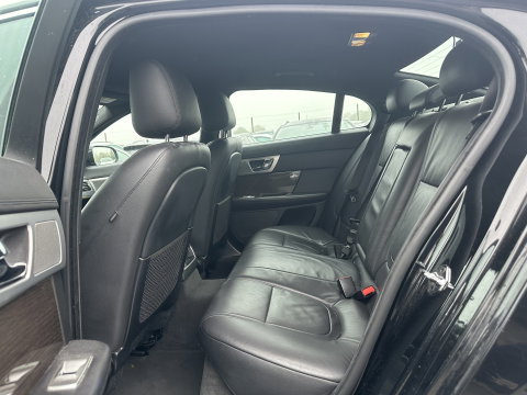 Jaguar XF 2.2D Aut. *LEATHER  | BI-XENON | NAVI-FULLMAP | CAMERA | ECC | PDC | CRUISE | HEATED-COMFORTSEATS | KEYLESS | SHIFTPADDLES | TOWBAR | 17"ALU*