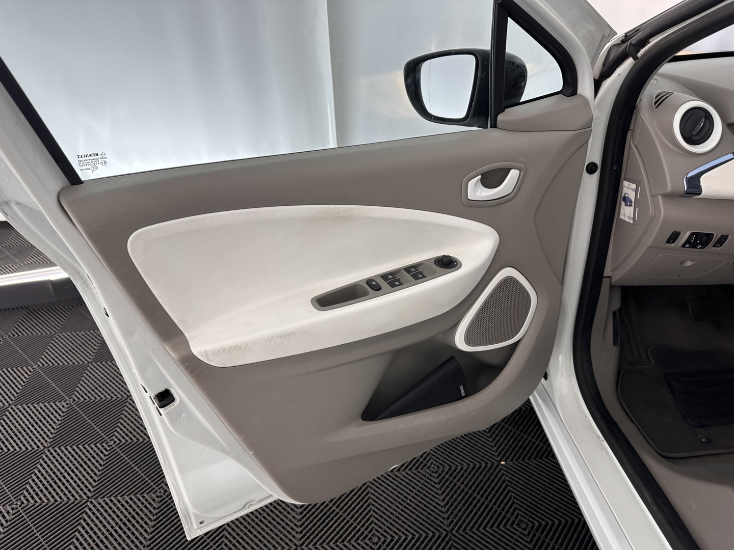 Renault ZOE Q210 Zen Quickcharge R-Link-Pack 22 kWh (ex Accu) [ 3-Fase ] Aut. *NAVI-FULLMAP | DIGI-COCKPIT | LED-LIGHTS | KEYLESS | COMFORT-SEATS | ECC | PDC | CRUISE | 17''ALU*