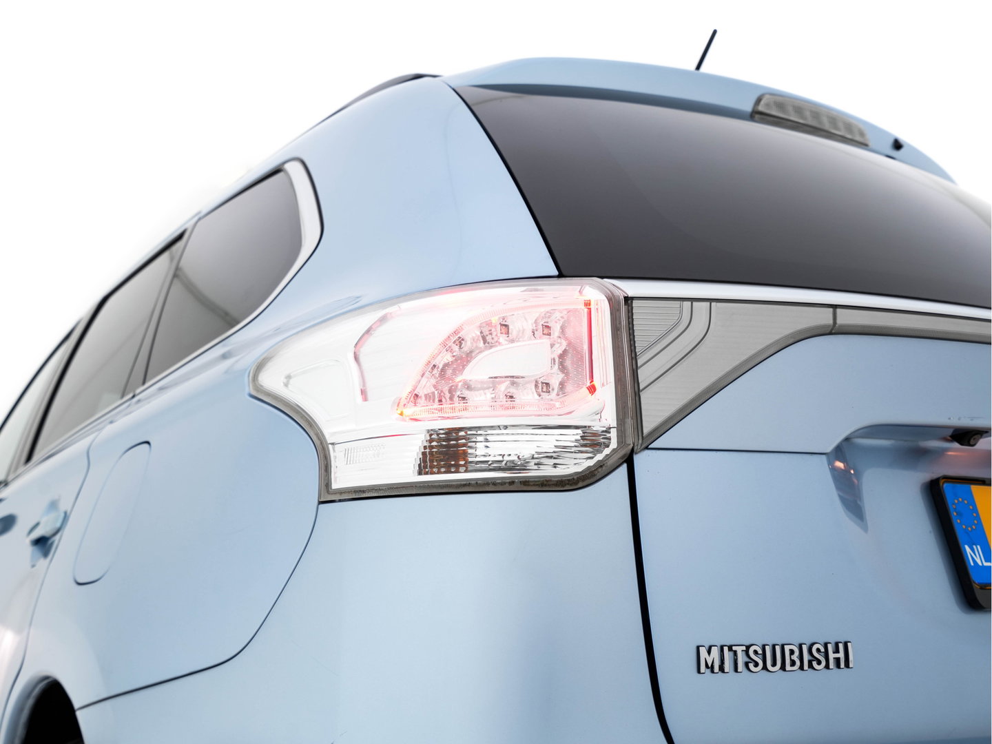 Mitsubishi Outlander 2.0 PHEV Executive Edition AWD Aut. *LEATHER-FABRIC | XENON | NAVI-FULLMAP | CAMERA | KEYLESS | DAB+ | ROCKFORD-AUDIO | COMFORT-SEATS | PRIVACY-GLASS | SHIFT-PADDLES |  18''ALU*