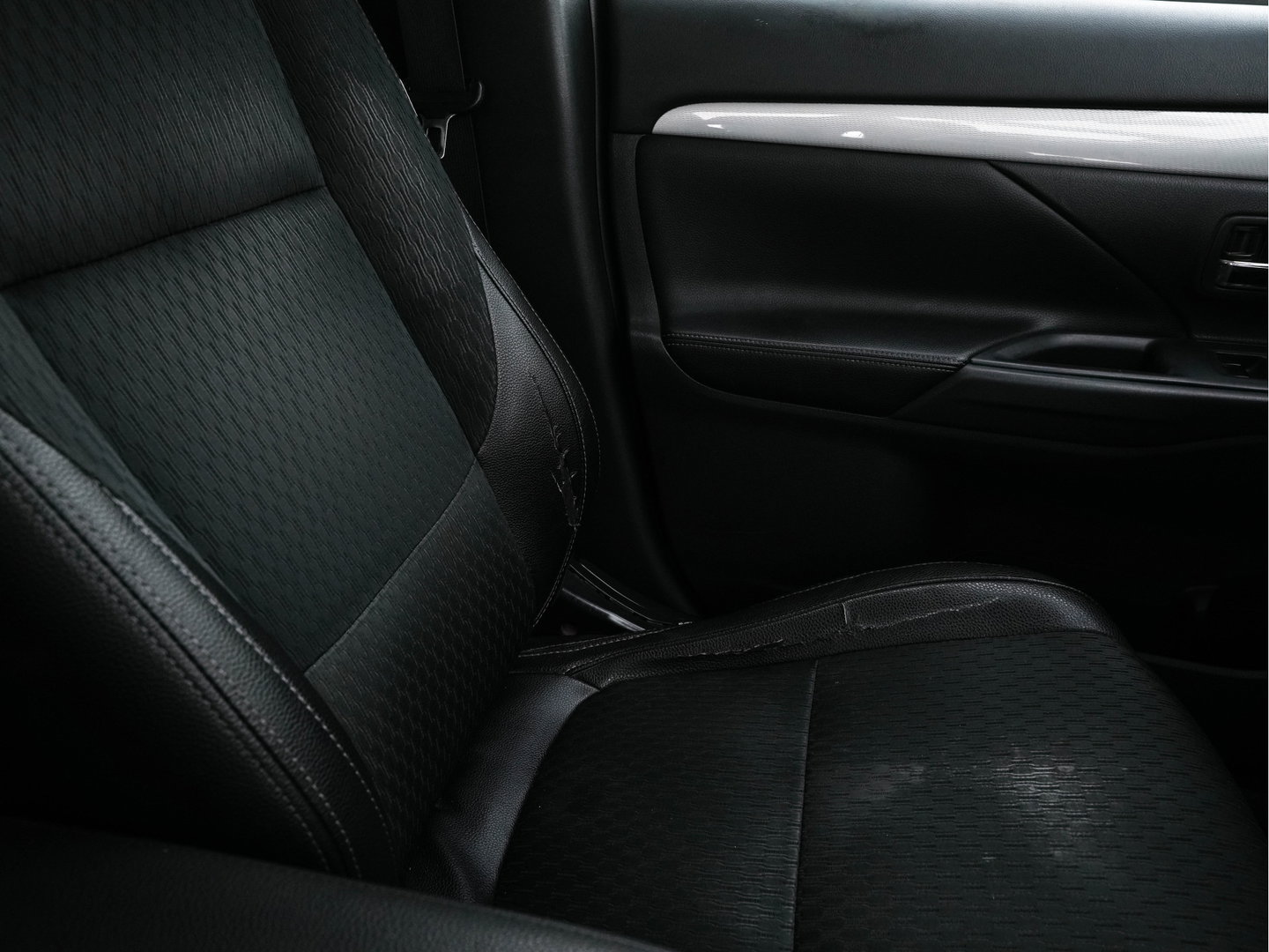 Mitsubishi Outlander 2.0 PHEV Executive Edition AWD Aut. *LEATHER-FABRIC | XENON | NAVI-FULLMAP | CAMERA | KEYLESS | DAB+ | ROCKFORD-AUDIO | COMFORT-SEATS | PRIVACY-GLASS | SHIFT-PADDLES |  18''ALU*