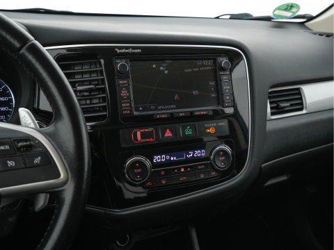 Mitsubishi Outlander 2.0 PHEV Executive Edition AWD Aut. *LEATHER-FABRIC | XENON | NAVI-FULLMAP | CAMERA | KEYLESS | DAB+ | ROCKFORD-AUDIO | COMFORT-SEATS | PRIVACY-GLASS | SHIFT-PADDLES |  18''ALU*