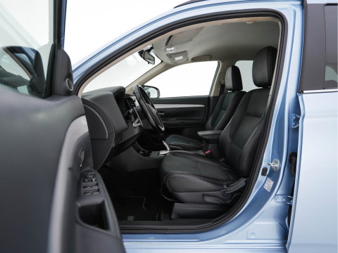 Mitsubishi Outlander 2.0 PHEV Executive Edition AWD Aut. *LEATHER-FABRIC | XENON | NAVI-FULLMAP | CAMERA | KEYLESS | DAB+ | ROCKFORD-AUDIO | COMFORT-SEATS | PRIVACY-GLASS | SHIFT-PADDLES |  18''ALU*