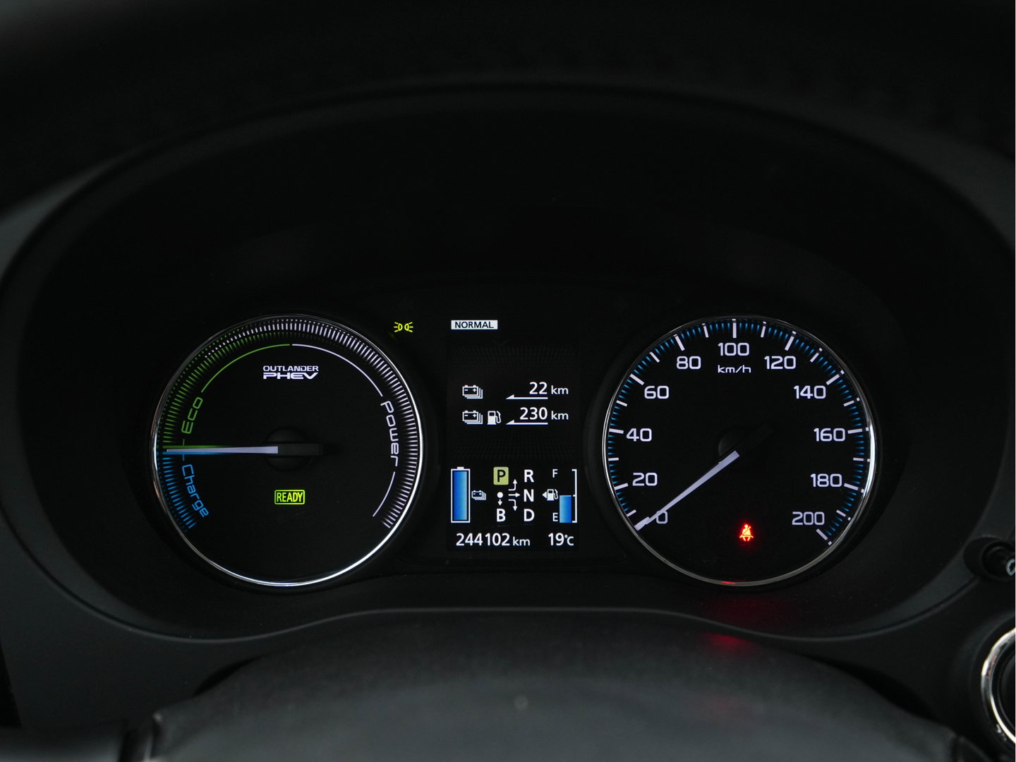 Mitsubishi Outlander 2.0 PHEV Executive Edition AWD Aut. *LEATHER-FABRIC | XENON | NAVI-FULLMAP | CAMERA | KEYLESS | DAB+ | ROCKFORD-AUDIO | COMFORT-SEATS | PRIVACY-GLASS | SHIFT-PADDLES |  18''ALU*