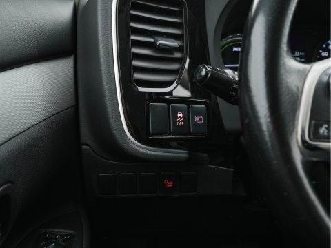 Mitsubishi Outlander 2.0 PHEV Executive Edition AWD Aut. *LEATHER-FABRIC | XENON | NAVI-FULLMAP | CAMERA | KEYLESS | DAB+ | ROCKFORD-AUDIO | COMFORT-SEATS | PRIVACY-GLASS | SHIFT-PADDLES |  18''ALU*