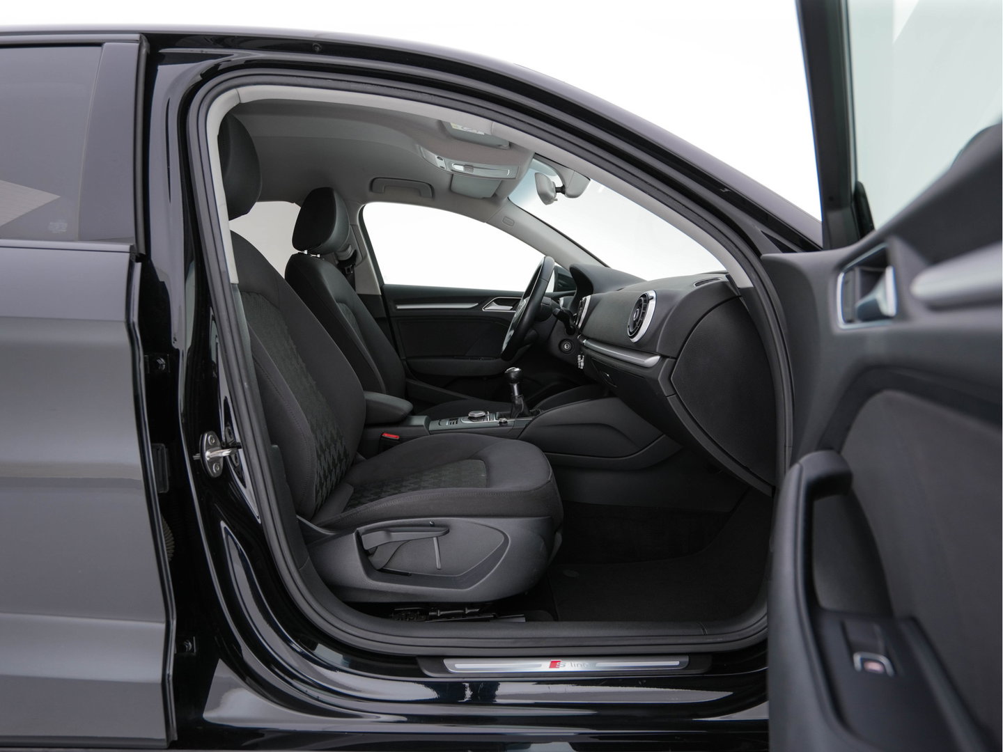 Audi A3 Limousine 1.6 TDI S-Line Ambition XENON | NAVI-FULLMAP | COMFORT-SEATS | PRIVACY-GLASS | ECC | PDC | CRUISE | 18''ALU*
