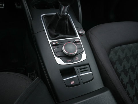 Audi A3 Limousine 1.6 TDI S-Line Ambition XENON | NAVI-FULLMAP | COMFORT-SEATS | PRIVACY-GLASS | ECC | PDC | CRUISE | 18''ALU*
