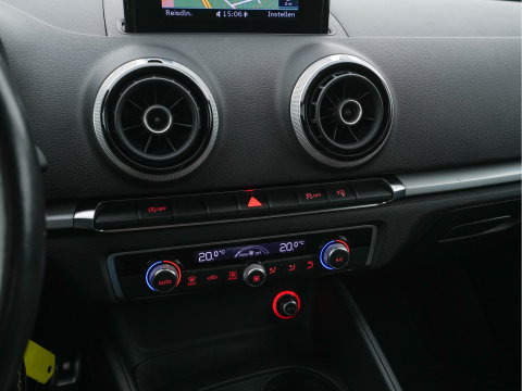Audi A3 Limousine 1.6 TDI S-Line Ambition XENON | NAVI-FULLMAP | COMFORT-SEATS | PRIVACY-GLASS | ECC | PDC | CRUISE | 18''ALU*