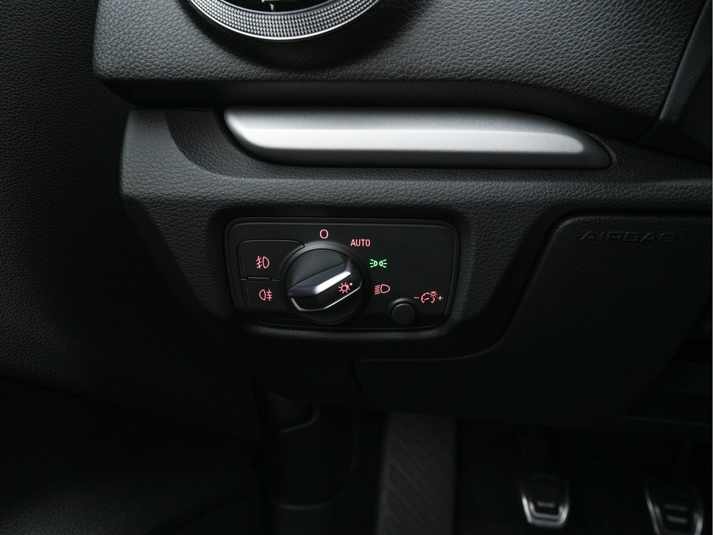 Audi A3 Limousine 1.6 TDI S-Line Ambition XENON | NAVI-FULLMAP | COMFORT-SEATS | PRIVACY-GLASS | ECC | PDC | CRUISE | 18''ALU*