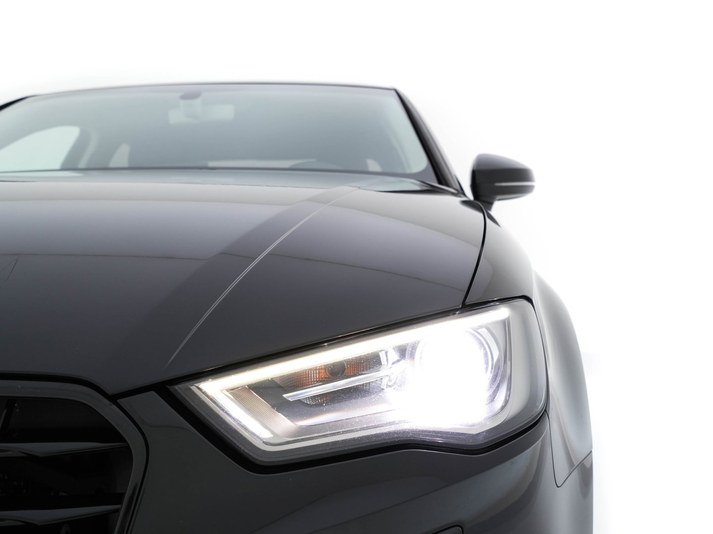 Audi A3 Limousine 1.6 TDI S-Line Ambition XENON | NAVI-FULLMAP | COMFORT-SEATS | PRIVACY-GLASS | ECC | PDC | CRUISE | 18''ALU*