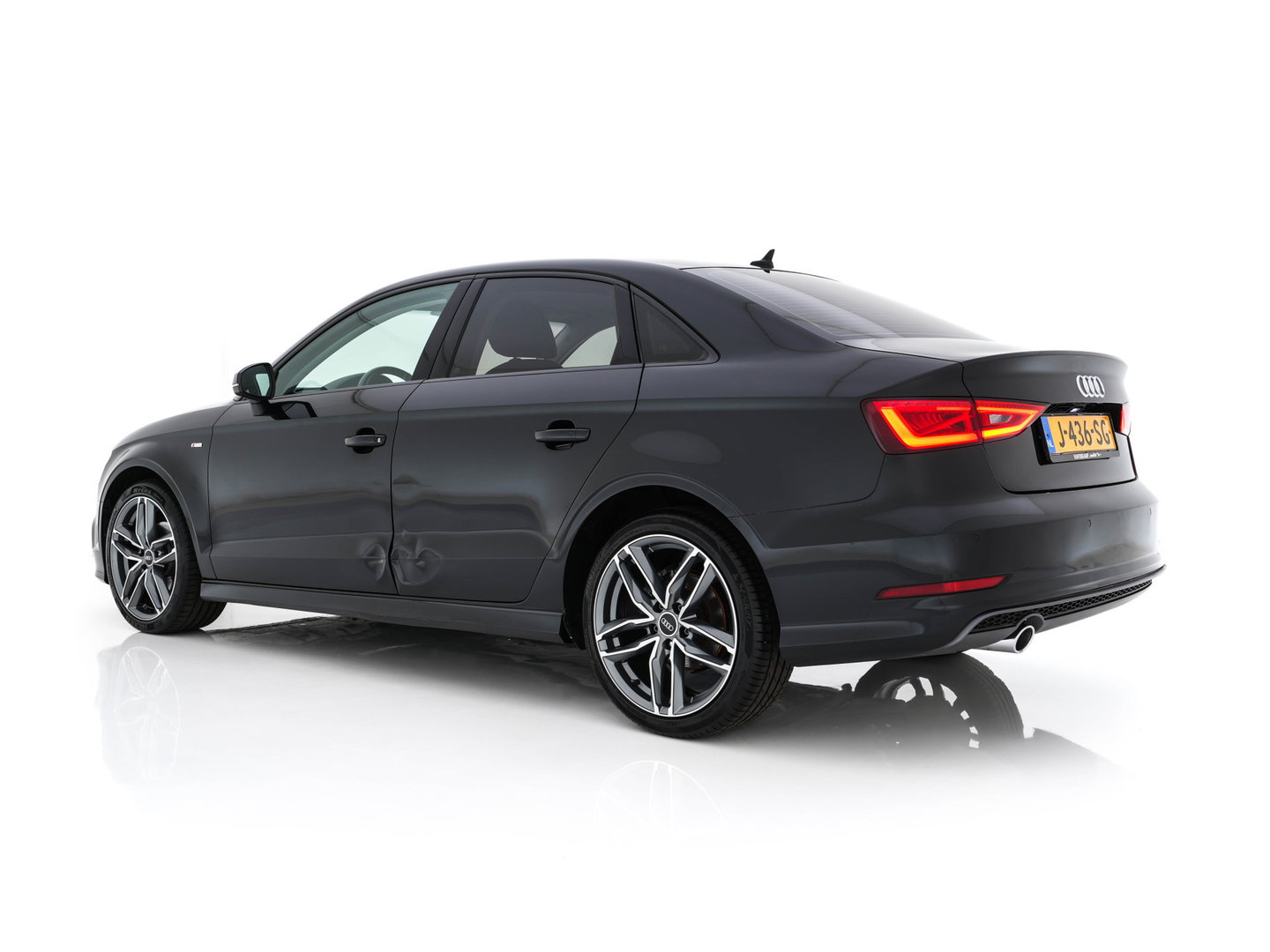 Audi A3 Limousine 1.6 TDI S-Line Ambition XENON | NAVI-FULLMAP | COMFORT-SEATS | PRIVACY-GLASS | ECC | PDC | CRUISE | 18''ALU*