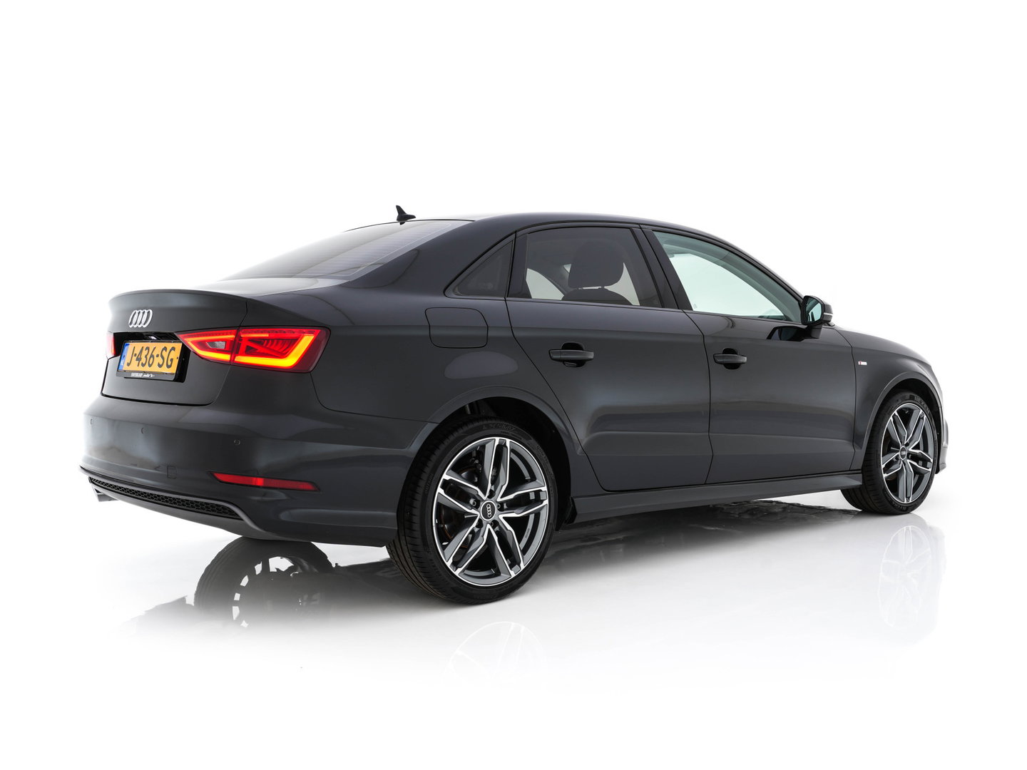 Audi A3 Limousine 1.6 TDI S-Line Ambition XENON | NAVI-FULLMAP | COMFORT-SEATS | PRIVACY-GLASS | ECC | PDC | CRUISE | 18''ALU*