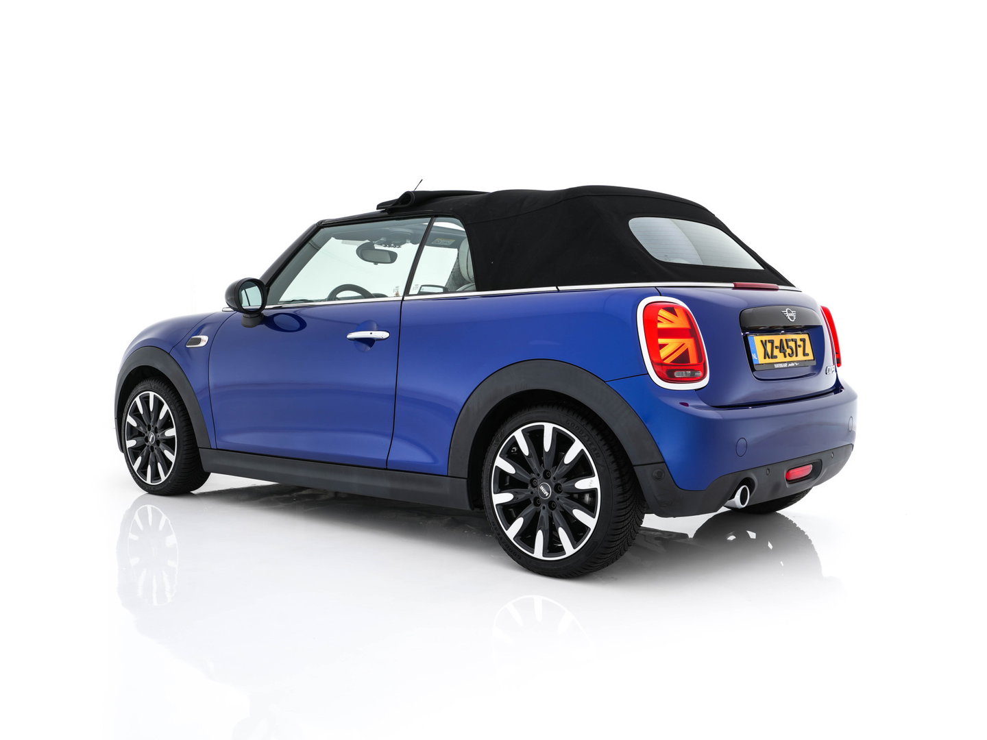 MINI Cabrio 1.5 Cooper Chili *LEATHER | FULL-LED | HEATED-SPORTSEATS | KEYLESS | NAVI-FULLMAP | ECC | PDC | CRUISE | AMBIENTLIGHT | AIRSCARF | 18''ALU*