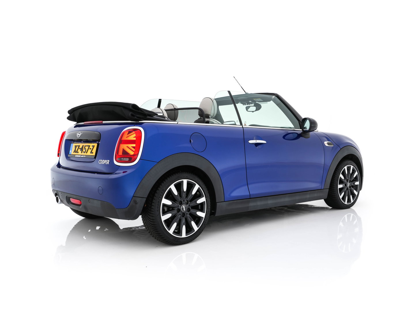 MINI Cabrio 1.5 Cooper Chili *LEATHER | FULL-LED | HEATED-SPORTSEATS | KEYLESS | NAVI-FULLMAP | ECC | PDC | CRUISE | AMBIENTLIGHT | AIRSCARF | 18''ALU*