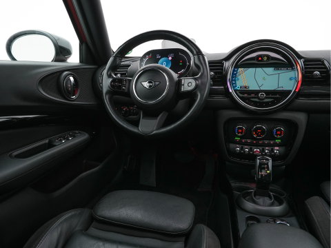MINI Clubman 2.0 Cooper S ALL4 Premier Plus JCW (INCL-BTW) Aut * PANO | LEATHER | FULL-LED | HEATED-SPORTSEATS | DIGI-COCKPIT | AMBIENT-LIGHT | PRIVACY-GLASS | HEAD-UP | PDC | CAMERA | DAB  | KEYLESS | TOWBAR | 18"ALU*