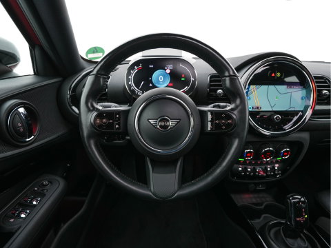 MINI Clubman 2.0 Cooper S ALL4 Premier Plus JCW (INCL-BTW) Aut * PANO | LEATHER | FULL-LED | HEATED-SPORTSEATS | DIGI-COCKPIT | AMBIENT-LIGHT | PRIVACY-GLASS | HEAD-UP | PDC | CAMERA | DAB  | KEYLESS | TOWBAR | 18"ALU*