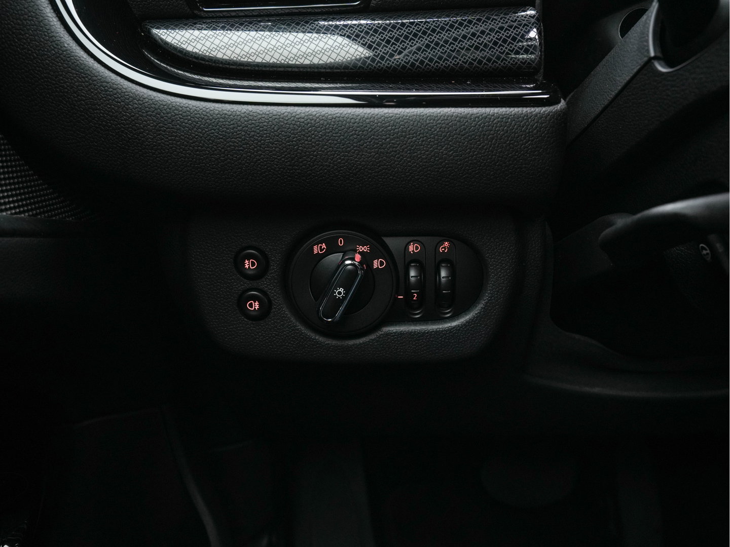 MINI Clubman 2.0 Cooper S ALL4 Premier Plus JCW (INCL-BTW) Aut * PANO | LEATHER | FULL-LED | HEATED-SPORTSEATS | DIGI-COCKPIT | AMBIENT-LIGHT | PRIVACY-GLASS | HEAD-UP | PDC | CAMERA | DAB  | KEYLESS | TOWBAR | 18"ALU*