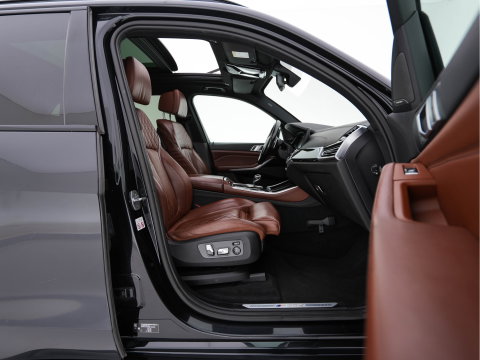 BMW X5 M50d High Executive M-Sportpack Aut. *PANO | HEAD-UP | DESIGN-LEATHER | LASER-LIGHT | TOP-VIEW | HARMAN/KARDON | MEMORY-PACK | DIGI-COCKPIT | DAB+ | HEATED-COMFORTSEATS | NAVI-FULLMAP | KEYLESS | TOWBAR | 21''ALU*