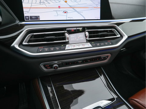 BMW X5 M50d High Executive M-Sportpack Aut. *PANO | HEAD-UP | DESIGN-LEATHER | LASER-LIGHT | TOP-VIEW | HARMAN/KARDON | MEMORY-PACK | DIGI-COCKPIT | DAB+ | HEATED-COMFORTSEATS | NAVI-FULLMAP | KEYLESS | TOWBAR | 21''ALU*
