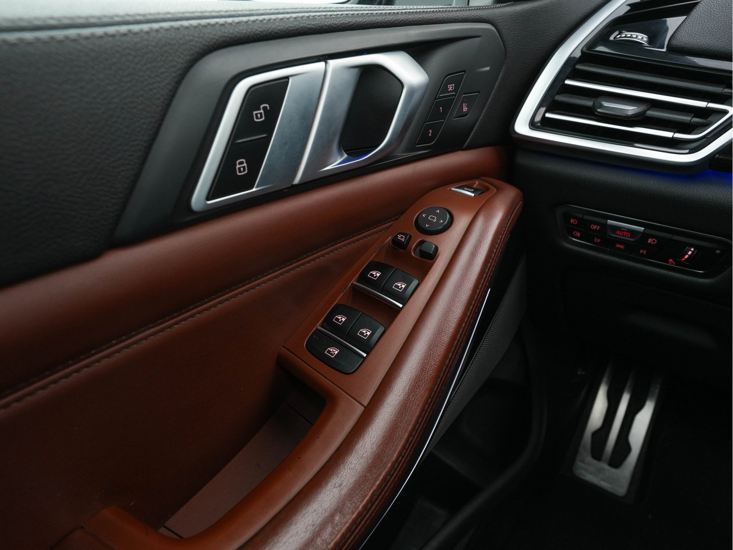 BMW X5 M50d High Executive M-Sportpack Aut. *PANO | HEAD-UP | DESIGN-LEATHER | LASER-LIGHT | TOP-VIEW | HARMAN/KARDON | MEMORY-PACK | DIGI-COCKPIT | DAB+ | HEATED-COMFORTSEATS | NAVI-FULLMAP | KEYLESS | TOWBAR | 21''ALU*