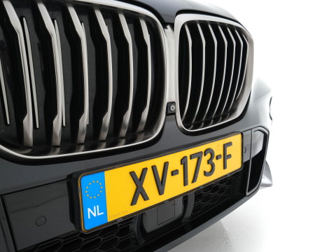 BMW X5 M50d High Executive M-Sportpack Aut. *PANO | HEAD-UP | DESIGN-LEATHER | LASER-LIGHT | TOP-VIEW | HARMAN/KARDON | MEMORY-PACK | DIGI-COCKPIT | DAB+ | HEATED-COMFORTSEATS | NAVI-FULLMAP | KEYLESS | TOWBAR | 21''ALU*