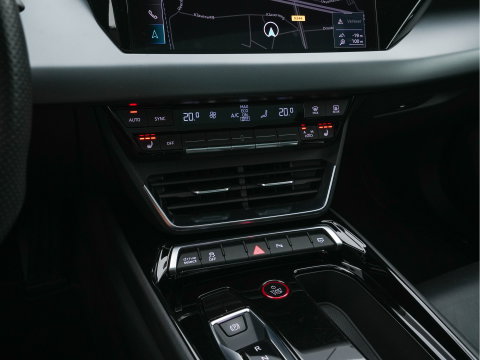 Audi e-tron GT 93 kWh Quattro (3-Fase-11 kW) {SOH-93%} (INCL-BTW) *HEATPUMP | PANO | FULL-LED | LEATHER | AUDI-SOUND | DIGI-COCKPIT | NAVI-FULLMAP | HEATED-SPORTSEATS | TOPVIEW | DAB | KEYLESS | LANE-ASSIST | SHIFTPADDLES | PRIVACYGLASS | 20"ALU*