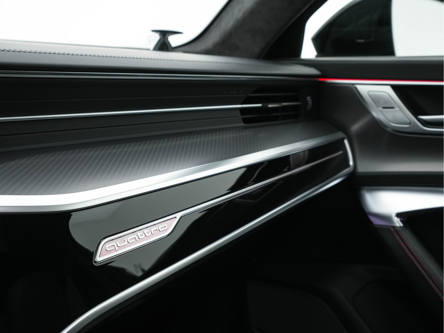 Audi RS6 Avant TFSI Quattro (INCL-BTW) Aut. *CERAMIC-BREAKS | LEATHER | HEAD-UP | LASER-LIGHT | BANG&OLUFSEN-ADVANCED | SOFT-CLOSE | ADAPTIVE-CRUISE | BLINDSPOT | TOPVIEW | MEMORY-PACK | DAB+ | ...