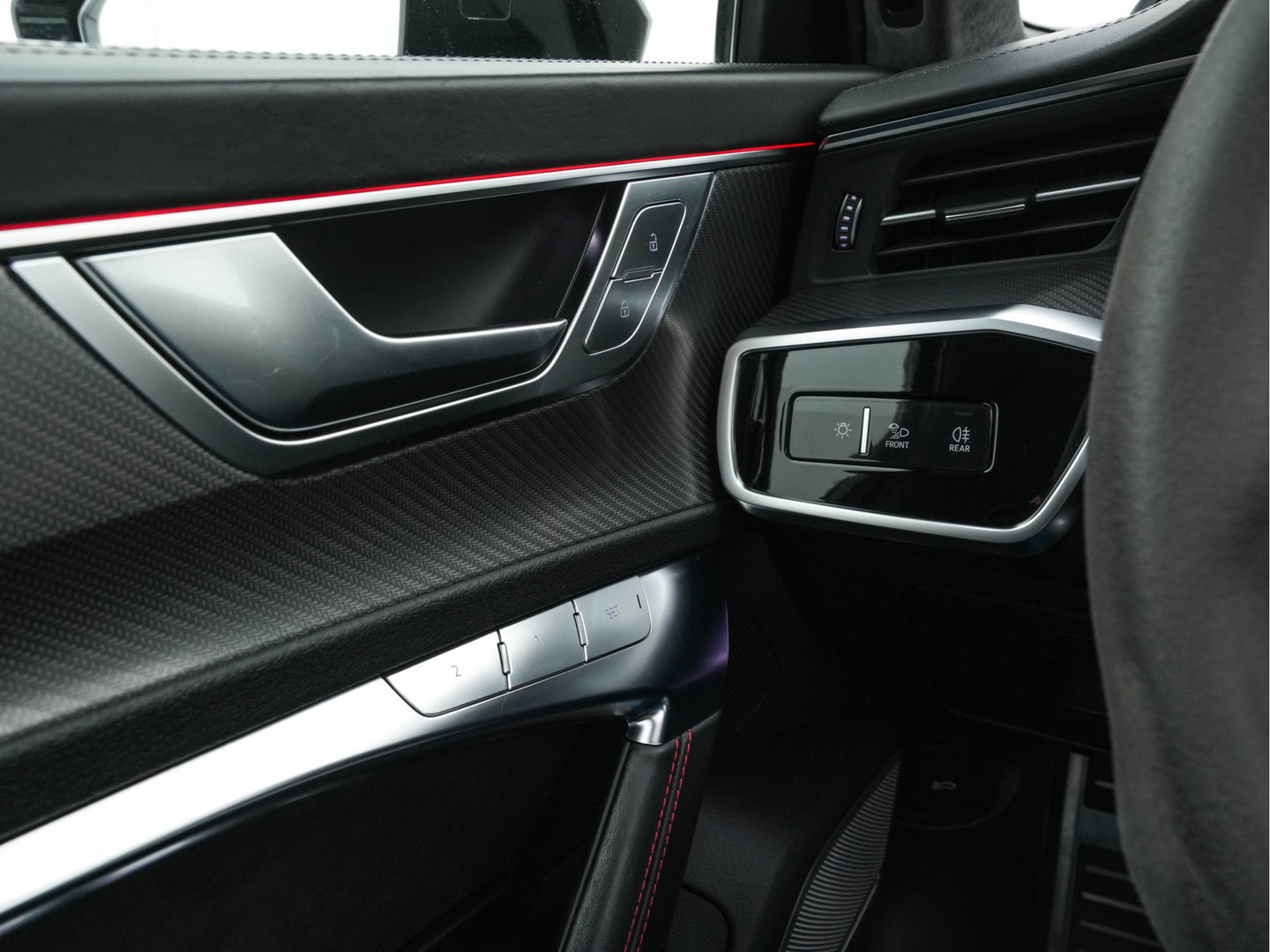 Audi RS6 Avant TFSI Quattro (INCL-BTW) Aut. *CERAMIC-BREAKS | LEATHER | HEAD-UP | LASER-LIGHT | BANG&OLUFSEN-ADVANCED | SOFT-CLOSE | ADAPTIVE-CRUISE | BLINDSPOT | TOPVIEW | MEMORY-PACK | DAB+ | ...