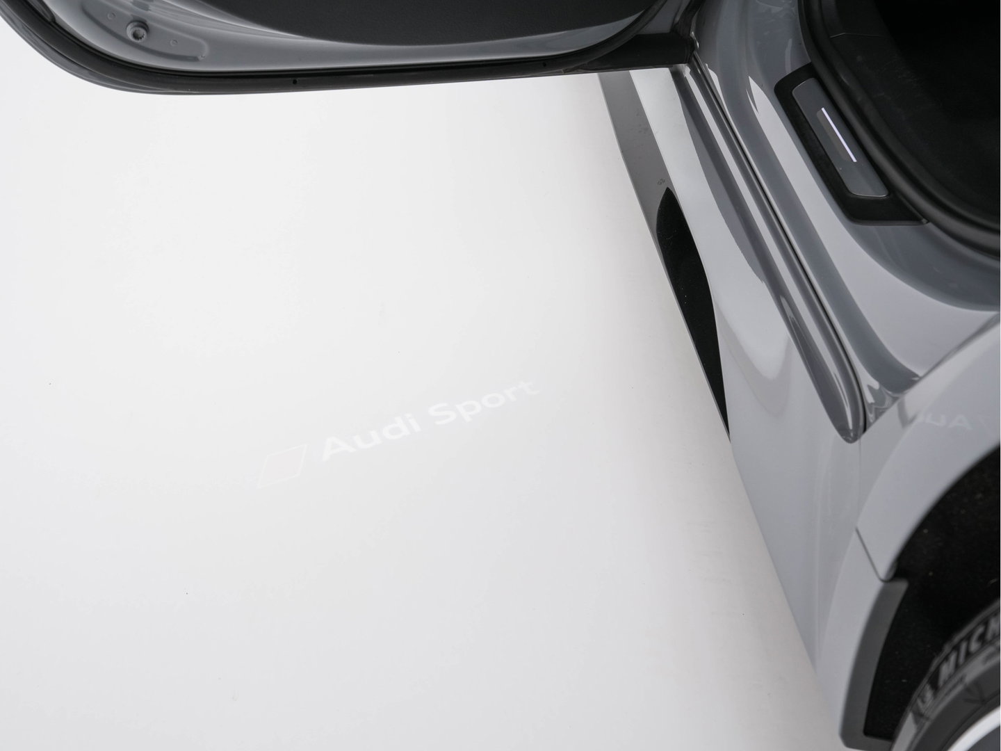 Audi RS6 Avant TFSI Quattro (INCL-BTW) Aut. *CERAMIC-BREAKS | LEATHER | HEAD-UP | LASER-LIGHT | BANG&OLUFSEN-ADVANCED | SOFT-CLOSE | ADAPTIVE-CRUISE | BLINDSPOT | TOPVIEW | MEMORY-PACK | DAB+ | ...