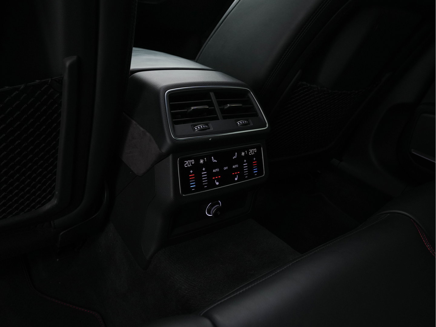 Audi RS6 Avant TFSI Quattro (INCL-BTW) Aut. *CERAMIC-BREAKS | LEATHER | HEAD-UP | LASER-LIGHT | BANG&OLUFSEN-ADVANCED | SOFT-CLOSE | ADAPTIVE-CRUISE | BLINDSPOT | TOPVIEW | MEMORY-PACK | DAB+ | ...
