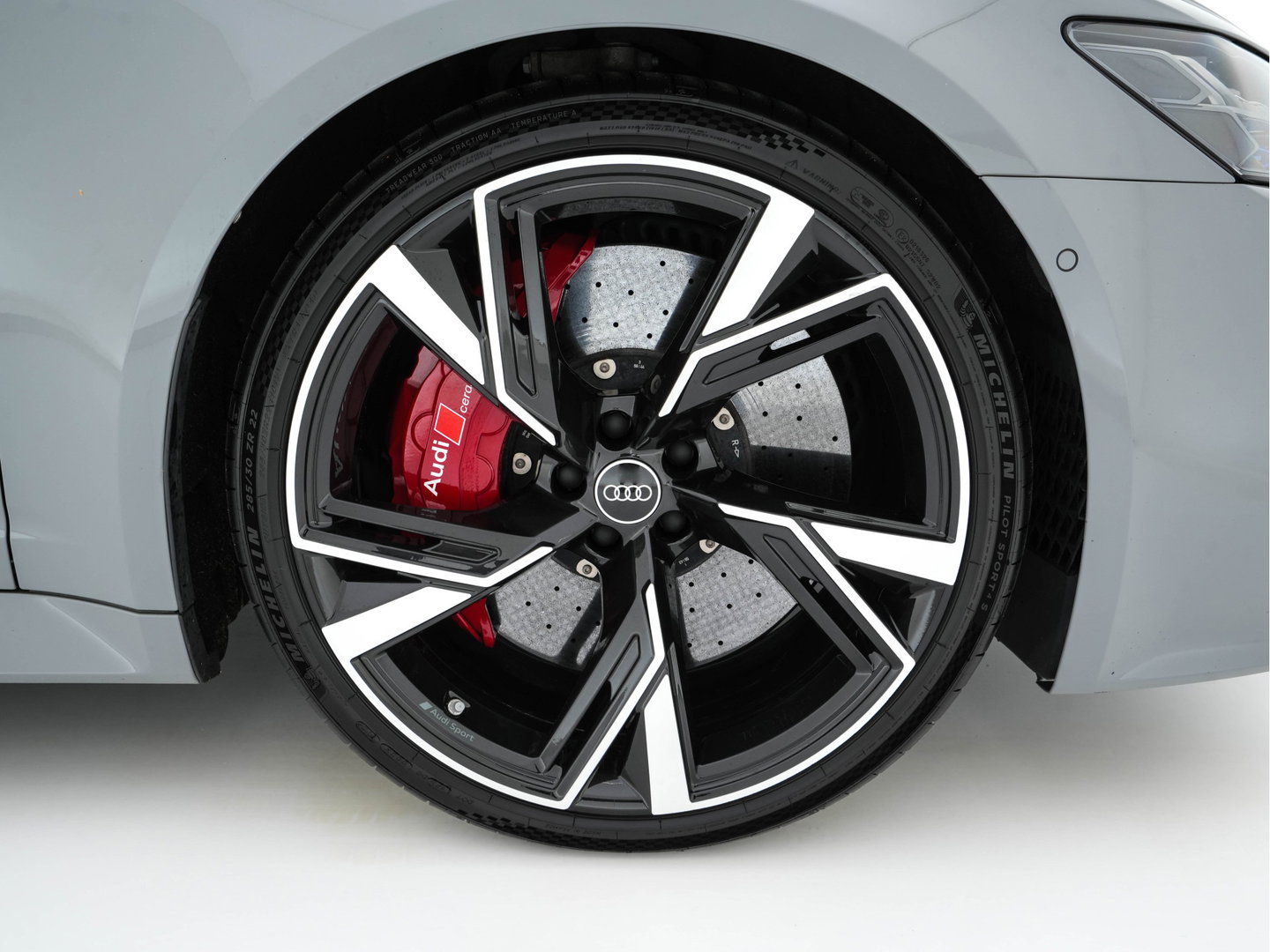 Audi RS6 Avant TFSI Quattro (INCL-BTW) Aut. *CERAMIC-BREAKS | LEATHER | HEAD-UP | LASER-LIGHT | BANG&OLUFSEN-ADVANCED | SOFT-CLOSE | ADAPTIVE-CRUISE | BLINDSPOT | TOPVIEW | MEMORY-PACK | DAB+ | ...