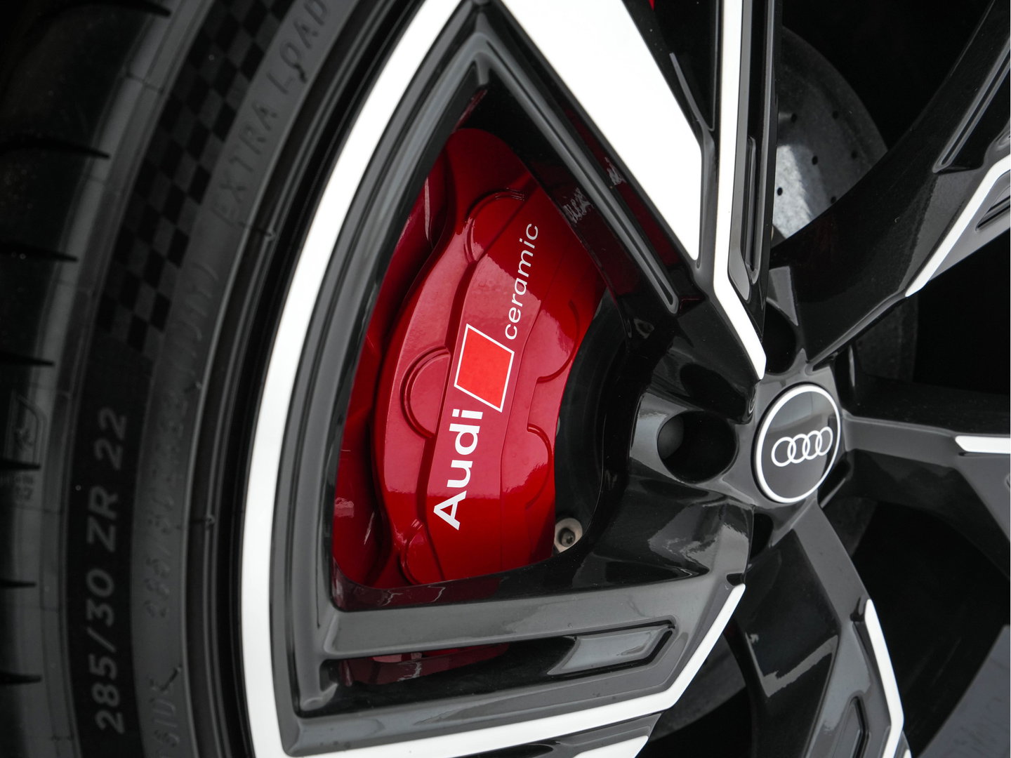Audi RS6 Avant TFSI Quattro (INCL-BTW) Aut. *CERAMIC-BREAKS | LEATHER | HEAD-UP | LASER-LIGHT | BANG&OLUFSEN-ADVANCED | SOFT-CLOSE | ADAPTIVE-CRUISE | BLINDSPOT | TOPVIEW | MEMORY-PACK | DAB+ | ...