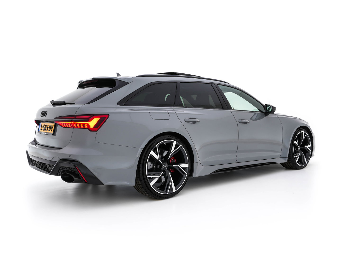 Audi RS6 Avant TFSI Quattro (INCL-BTW) Aut. *CERAMIC-BREAKS | LEATHER | HEAD-UP | LASER-LIGHT | BANG&OLUFSEN-ADVANCED | SOFT-CLOSE | ADAPTIVE-CRUISE | BLINDSPOT | TOPVIEW | MEMORY-PACK | DAB+ | ...