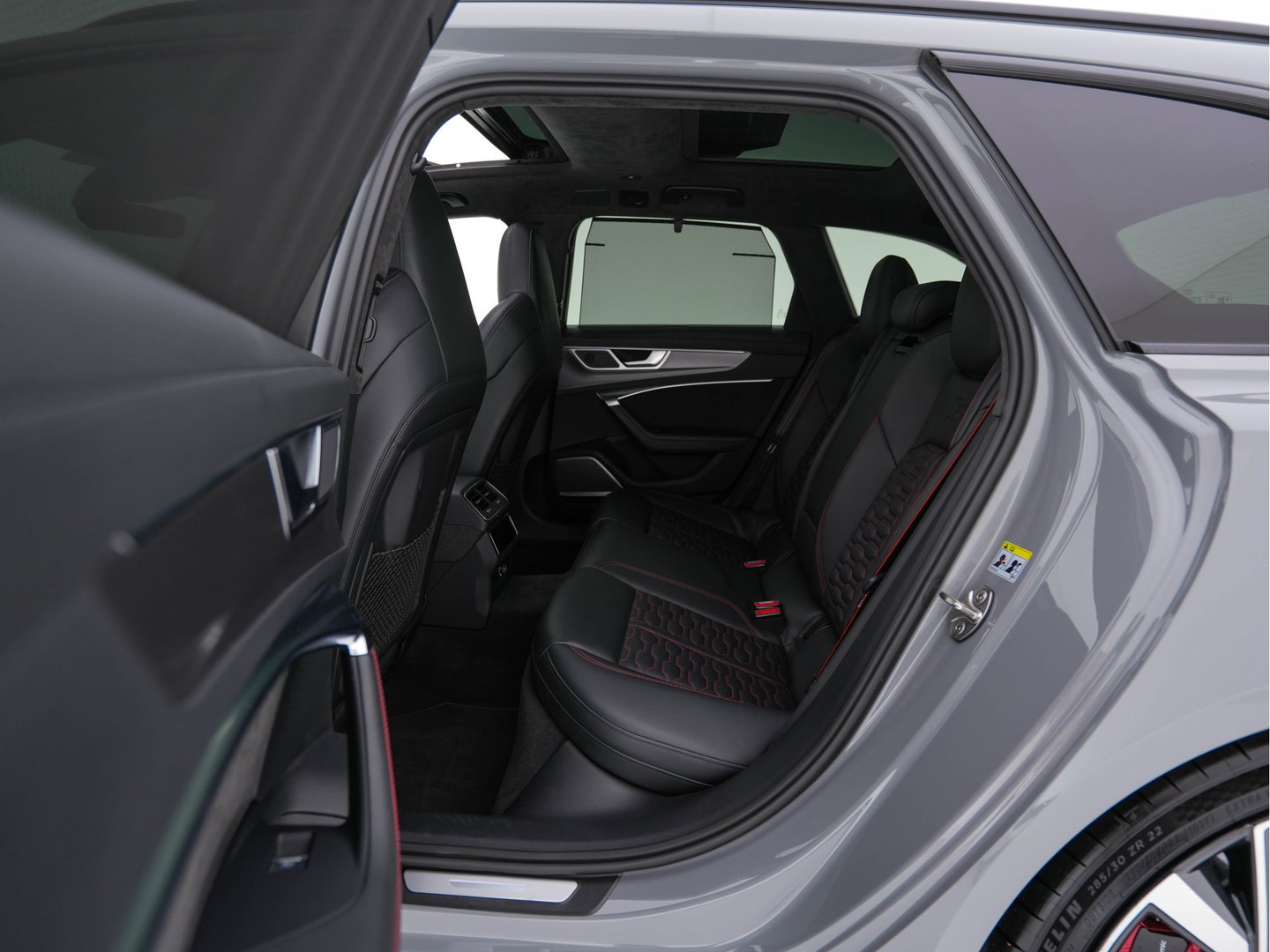 Audi RS6 Avant TFSI Quattro (INCL-BTW) Aut. *CERAMIC-BREAKS | LEATHER | HEAD-UP | LASER-LIGHT | BANG&OLUFSEN-ADVANCED | SOFT-CLOSE | ADAPTIVE-CRUISE | BLINDSPOT | TOPVIEW | MEMORY-PACK | DAB+ | ...