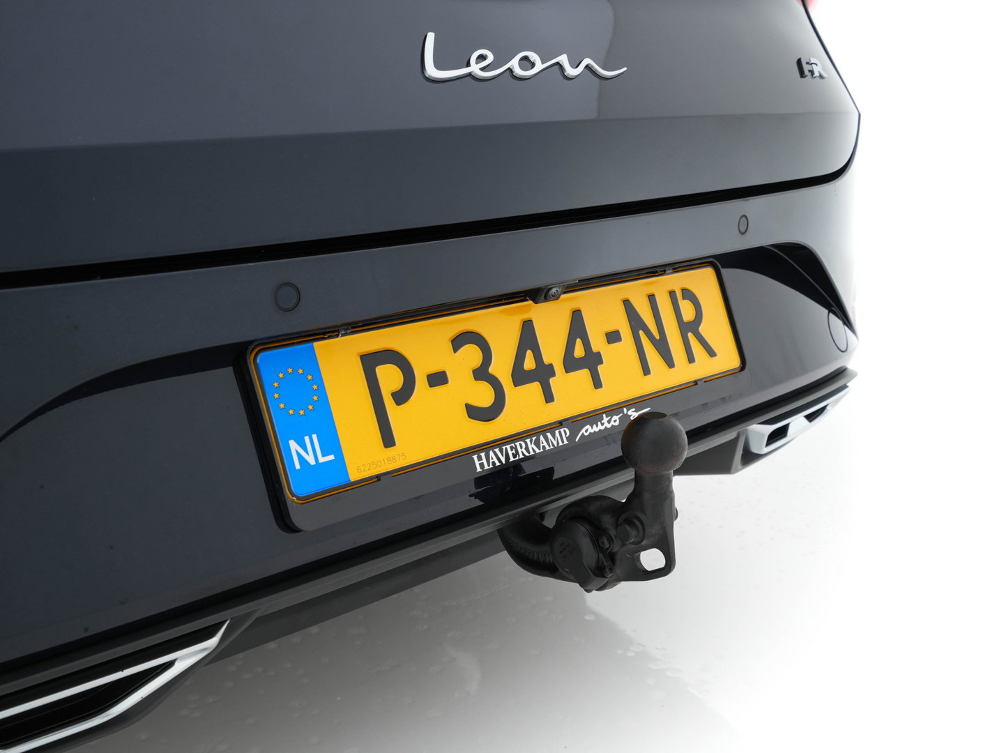 SEAT Leon Sportstourer 2.0 TDI FR Business Intense (INCL-BTW) Aut.  *PANO | FULL-LED | ADAPTIVE-CRUISE | DIGI-COCKPIT | NAVI-FULLMAP | LEATHER-MICROFIBRE | CARPLAY | KEYLESS | SHIFT-PADDLES | SPORT-SEATS | AMBIENT-LIGHT | CAMERA | 17''ALU | T
