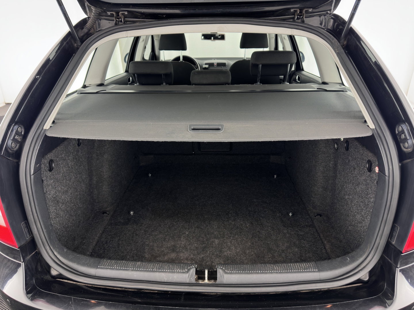 Škoda Octavia Combi 1.6 TDI Ambition Business Line Aut. *NAVI-FULLMAP | AIRCO | CRUISE | AMUNDSEN-AUDIO | PDC | COMFORT-SEATS | TOWBAR | 15''ALU*