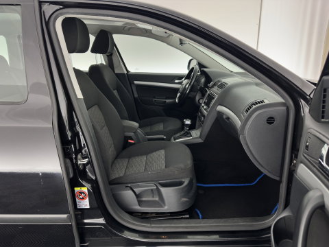 Škoda Octavia Combi 1.6 TDI Ambition Business Line Aut. *NAVI-FULLMAP | AIRCO | CRUISE | AMUNDSEN-AUDIO | PDC | COMFORT-SEATS | TOWBAR | 15''ALU*