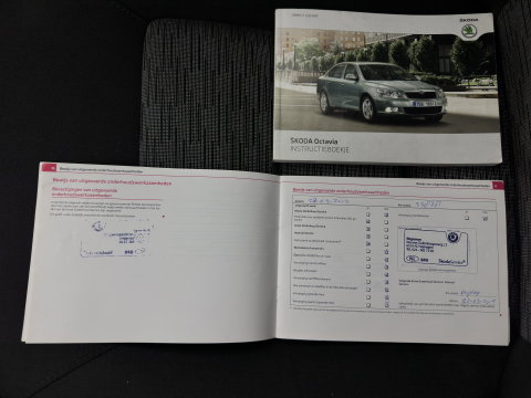 Škoda Octavia Combi 1.6 TDI Ambition Business Line Aut. *NAVI-FULLMAP | AIRCO | CRUISE | AMUNDSEN-AUDIO | PDC | COMFORT-SEATS | TOWBAR | 15''ALU*